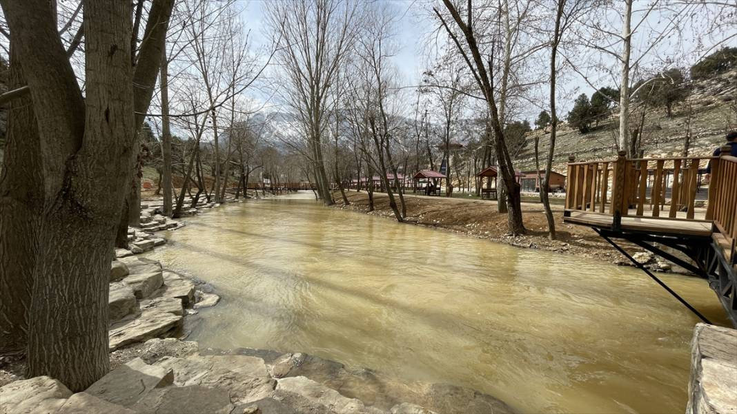 Yeşilgöz Gölü eski günlerine döndü: Depremlerde rengi değişmişti - Resim: 10
